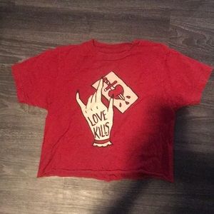 Red crop top “love kills”